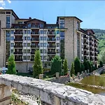СПА апартамент Цвети в Балнео хотел Свети Спас - Минерална вода,гледка и уют Апартамент *